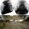 Kask motocyklowy ze wstecznym lusterkiem