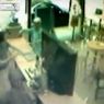 Sprzedawca unikał kul żeby ratować laptopa (wideo)