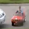 Popisowe parkowanie w wykonaniu kilkulatka (wideo)