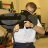 Policjanci zostaną uzbrojeni w laserowe strzelby?