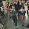 W skrócie: Flash mob na planie "TBBT", nowe odcinki "Blood & Chrome", gadżety VIP-ów