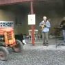 Prawdziwy traktorowy band (wideo)