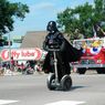 Segwayem nie wolno jeździć po chodniku!