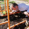 Wunda Weeder - czyli jak uprawiać ziemię na leżąco