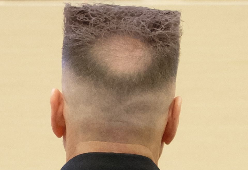Perfekcyjnie Kwadratowa Fryzura Rutkowskiego W Sądzie Zdjęcia