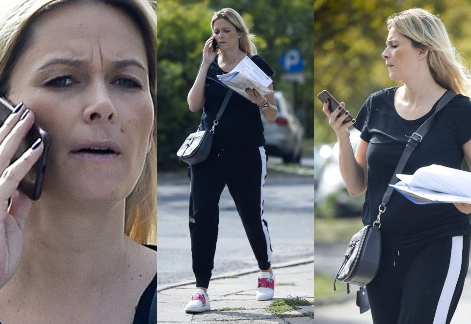 2Zaaferowana Odeta Moro załatwia sprawy na mieście dwa tygodnie po porodzie