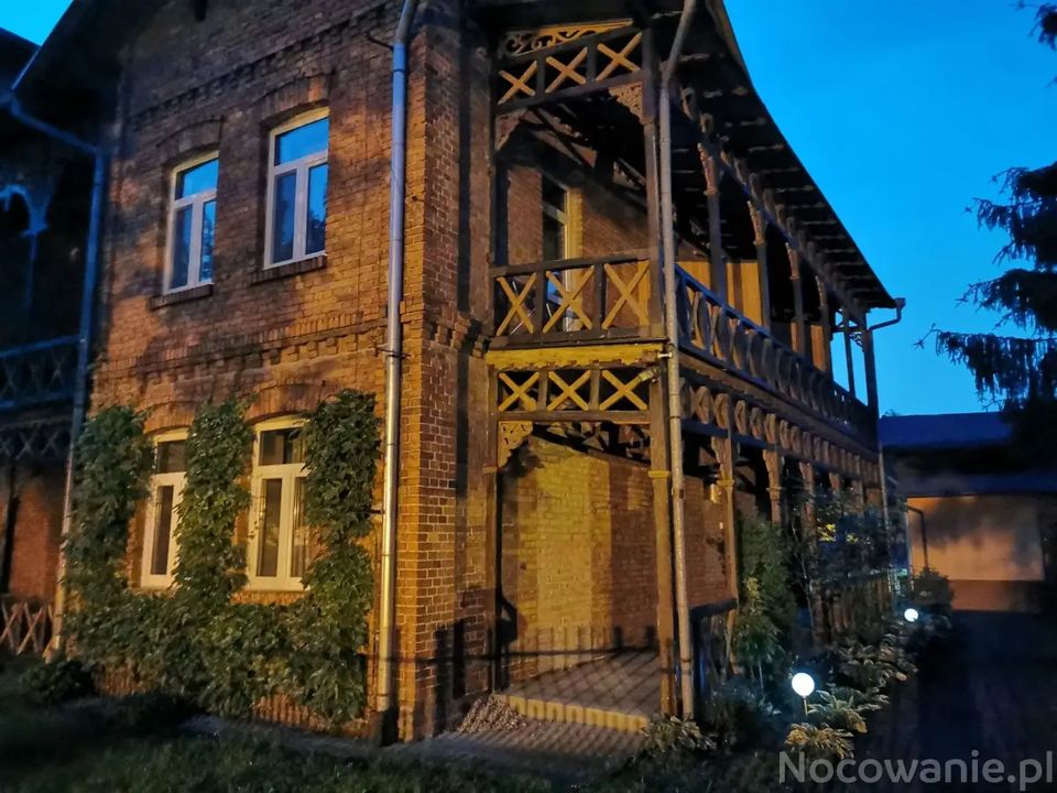 Balkon i taras od boku