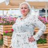Stylizacje plus size 50+ – ponadczasowe pomysły na outfity dla puszystych, dojrzałych pań