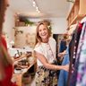 Zaniżona rozmiarówka – co to znaczy? Sprawdzamy tabele rozmiarów marek odzieżowych i obuwniczych