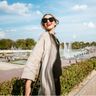 Francuski styl w modzie – poznaj najważniejsze zasady french chic i ubierz się jak paryżanka!