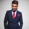 Modne garnitury męskie 2022 – trendy. Sprawdź TOP komplety na co dzień, na wesele i inne okazje!