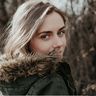 Parka damska w stylizacjach na wiosnę 2021. Jak nosić modną kurtkę damską?