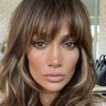 Koniec z frenchem. Jennifer Lopez robi paznokcie tuxedo. Ten manicure będzie hitem jesieni