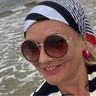 Ostrowska-Królikowska wygina się na plaży i odsłania nogę. Fani komentują: „Pięknota”