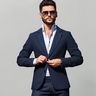 Fasony ubrań slim fit i regular fit  w męskiej garderobie – czym się różnią i co charakteryzuje?