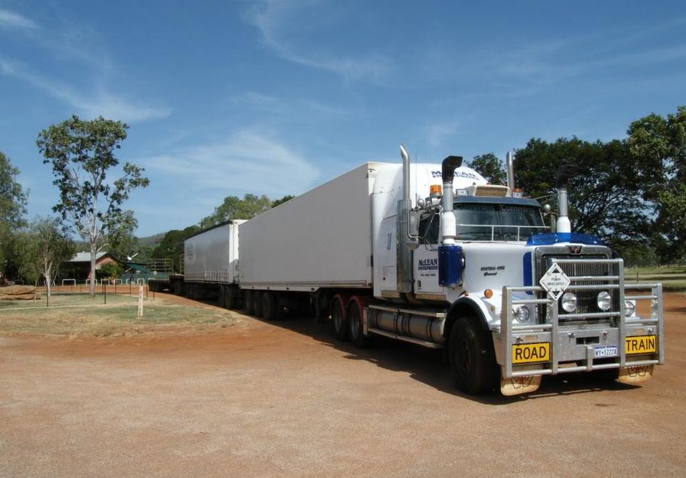 Niesamowite pociągi drogowe Road train