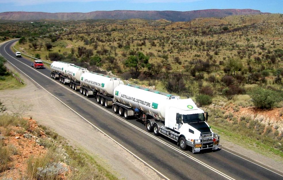 Niesamowite pociągi drogowe Road train
