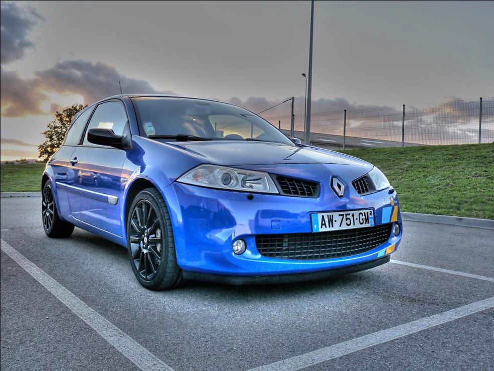 Samochody w HDR Renault Megane