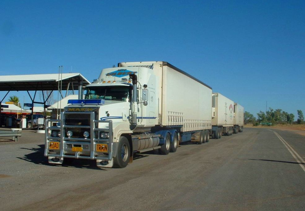 Niesamowite pociągi drogowe Road train
