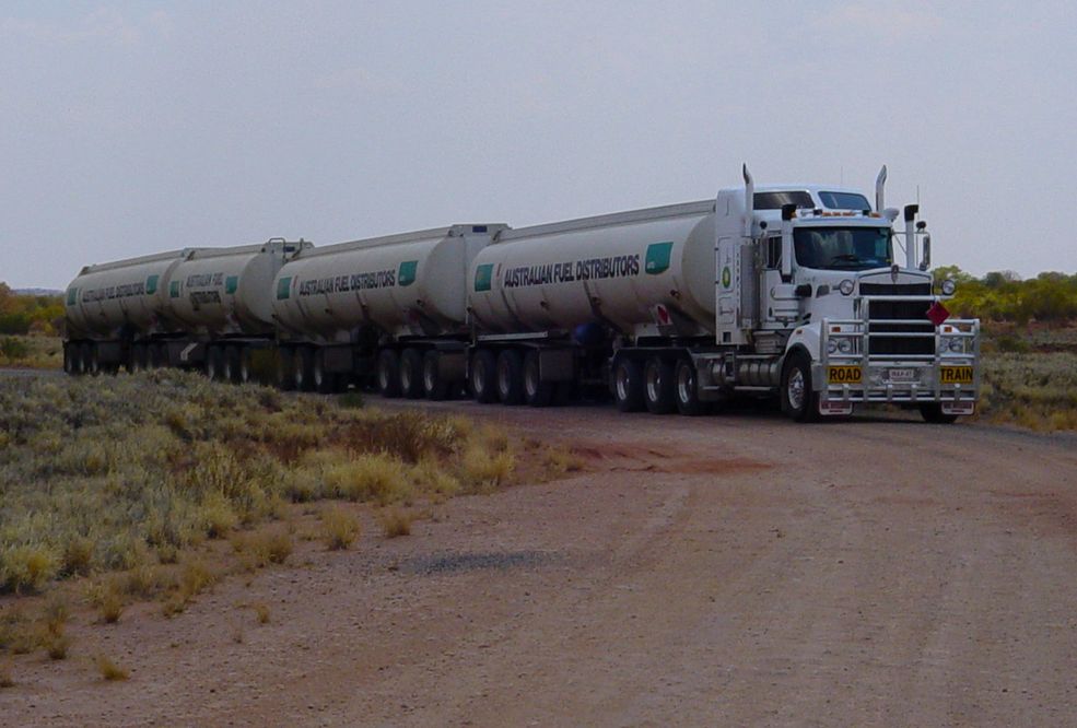 Niesamowite pociągi drogowe Road train
