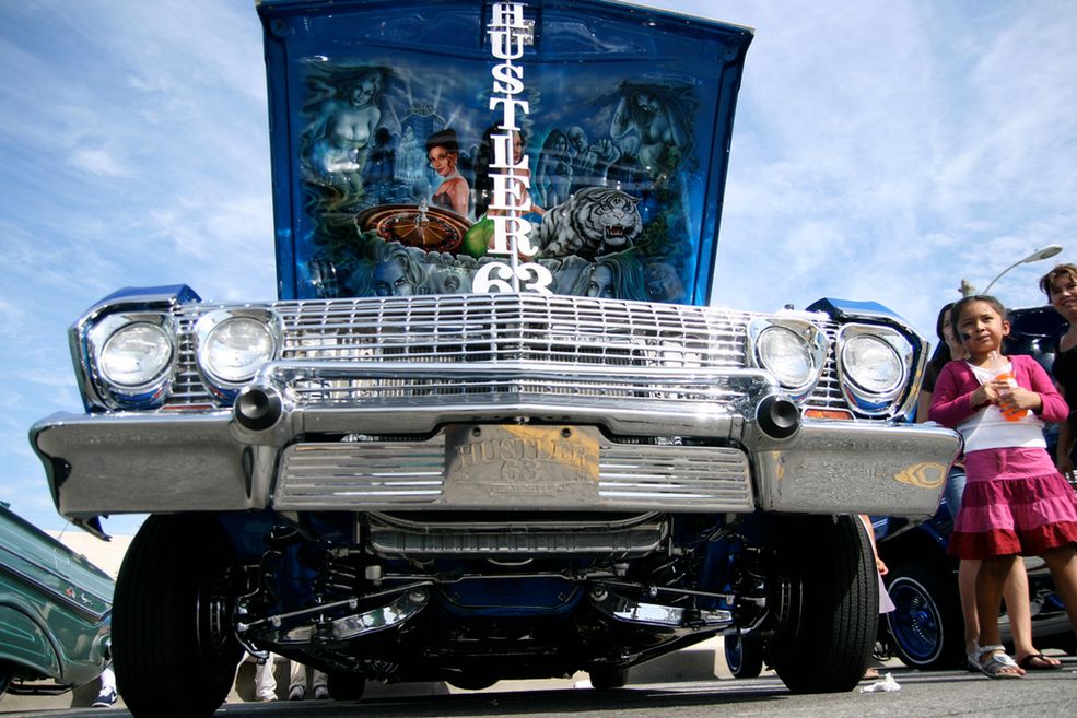 Lowridery: centymetry ponad ulicami Chevrolet Impala, fot. na lic. CC; Flickr.com/by mil8