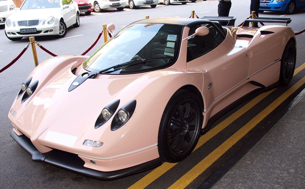 Różowe samochody sportowe Pagani Zonda