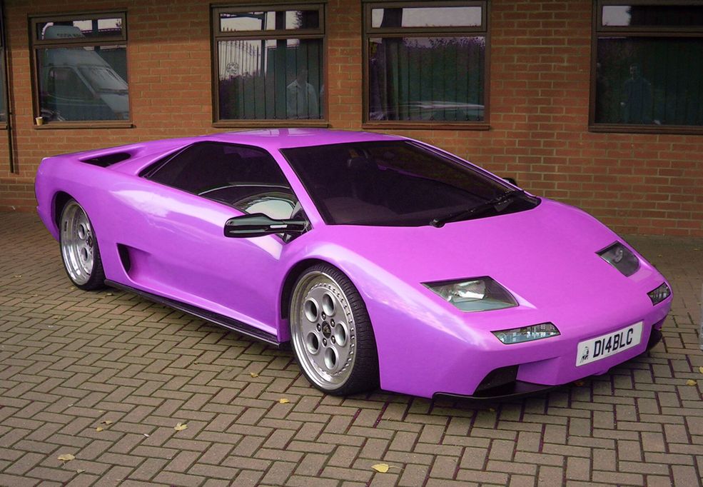 Różowe samochody sportowe Lamborghini Diablo
