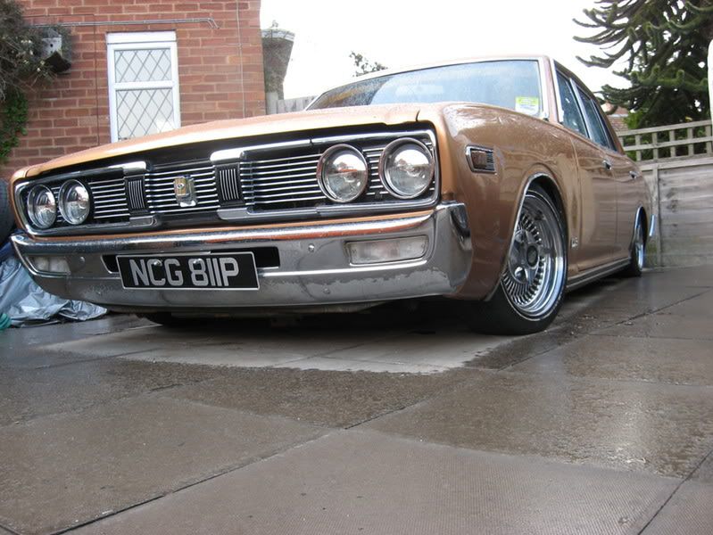 Lowridery: centymetry ponad ulicami Datsun Cedric, fot.proboards.com