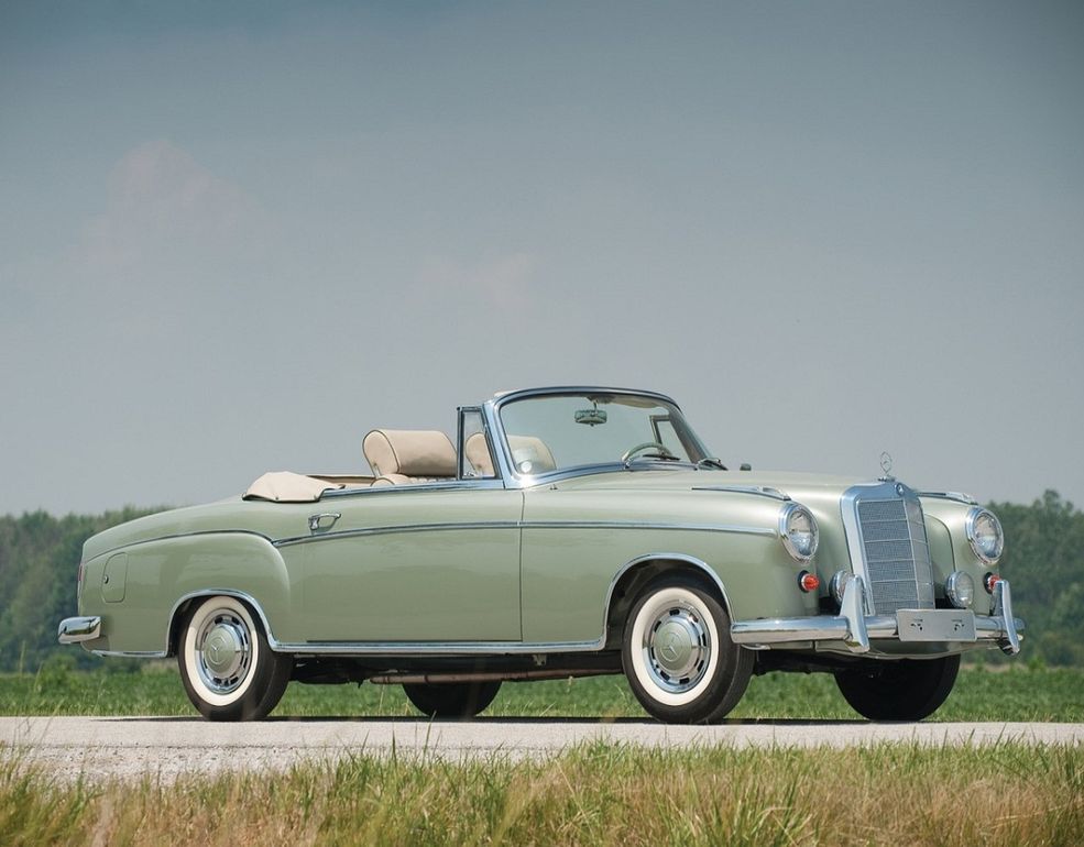 1958 Mercedes-Benz 220SE Cabrio W128 (fot. towallpaper.com)