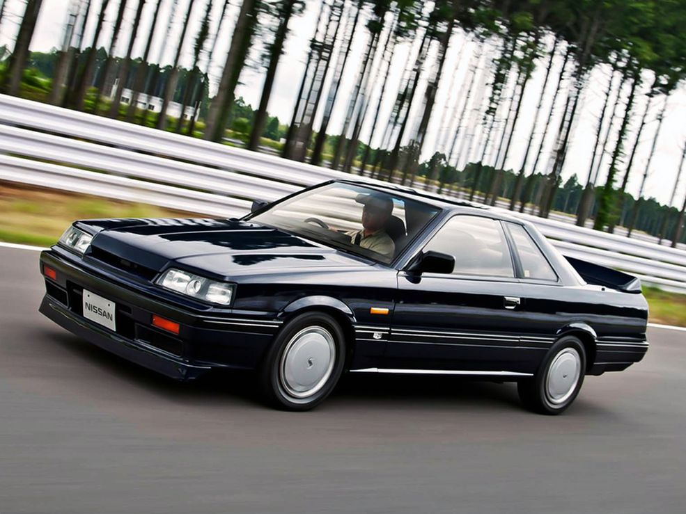 1987 Nissan Skyline GTS-R (KHR31)
Przez ponad 15 lat Nissan stworzył kolejne generacje Skyline: C210, R30 i R31. Znaczące były wersje R30 RS-X (do 205 KM) oraz R31 GTS-R rozwijająca z jednostki RB20DET-R 210 KM. Żadne z tych aut nie było jednak właściwym GT-R-em.