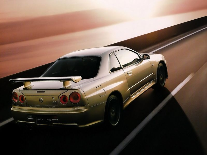 2002 Nissan Skyline GT-R M-Spec Nür (BNR34)
Nissan wyprodukował także niedużą liczbę wyjątkowych odmian Skyline GT-R R34. Należało do nich 45 egzemplarzy wersji N1, 750 sztuk GT-R V-Spec Nür oraz 253 M-Spec Nür.
Najbardziej spartańską z nich był Skyline GT-R N1, który dla zredukowania masy był pozbawiony nawet radia i klimatyzacji oraz tylnej wycieraczki. M-Spec i V-Spec II Nür wyposażono w silniki z N1 oraz prędkościomierze wyskalowane do 300 km/h. Wersja M była odmianą bardziej luksusową od V. Miała lekko zmiękczone zawieszenie oraz skórzane podgrzewane fotele.