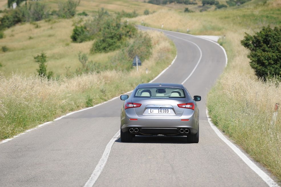 2014-Maserati-Ghibli-10
