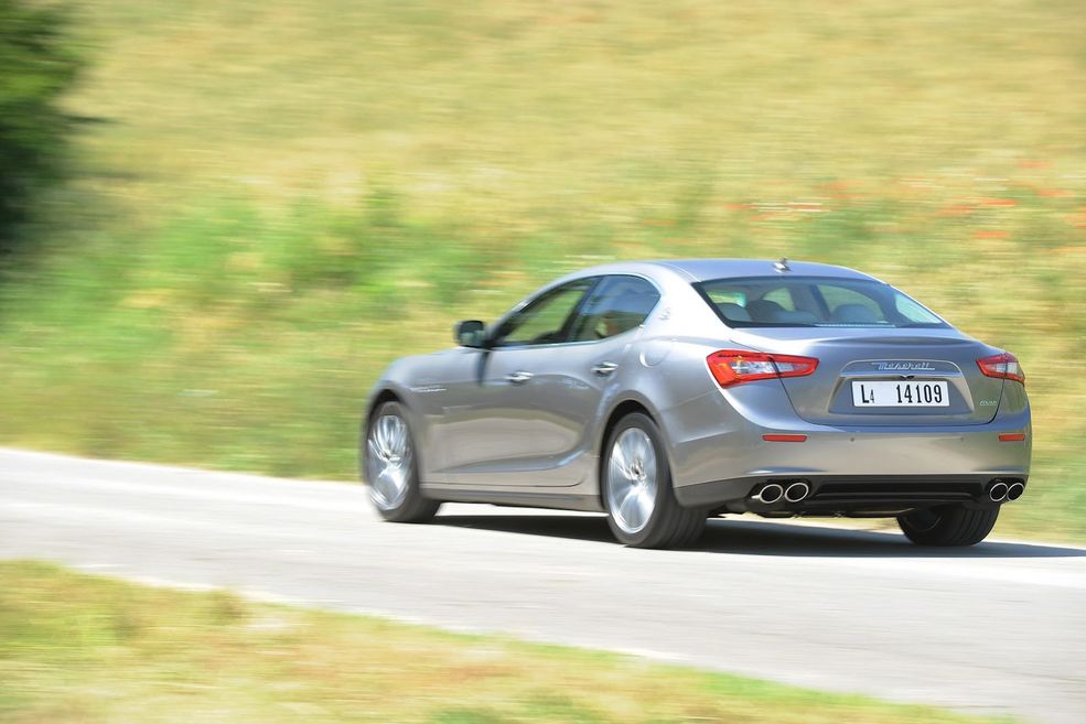 2014-Maserati-Ghibli-11