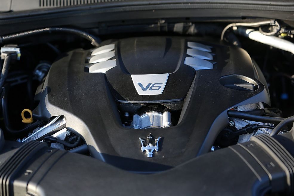 2014-Maserati-Ghibli-13