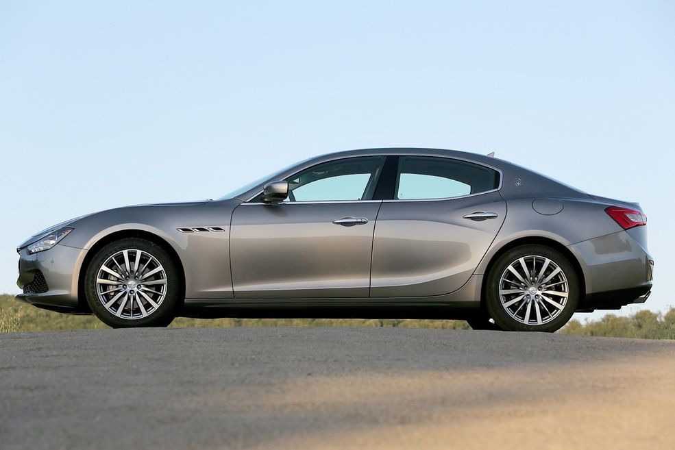 2014-Maserati-Ghibli-14