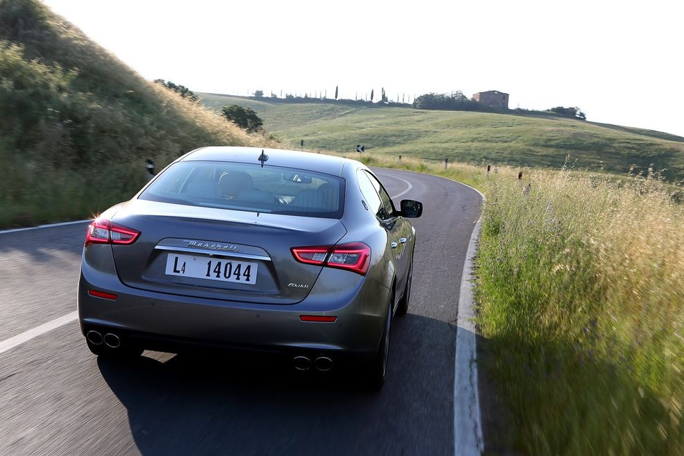2014-Maserati-Ghibli-18