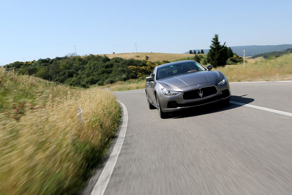 2014-Maserati-Ghibli-19