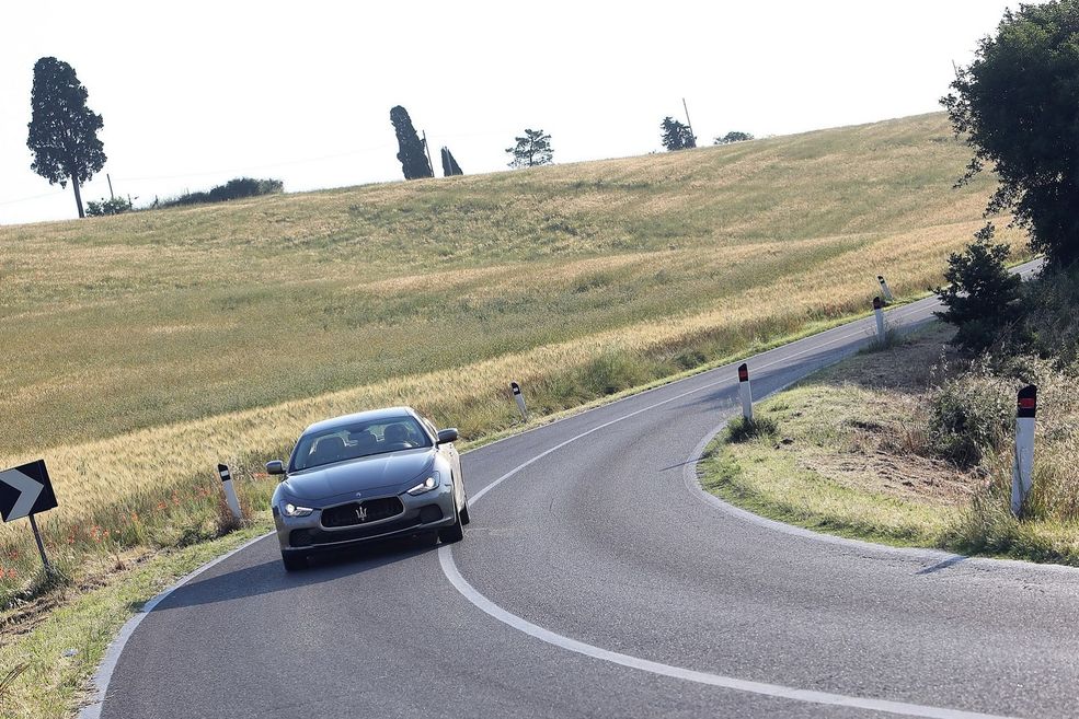 2014-Maserati-Ghibli-22