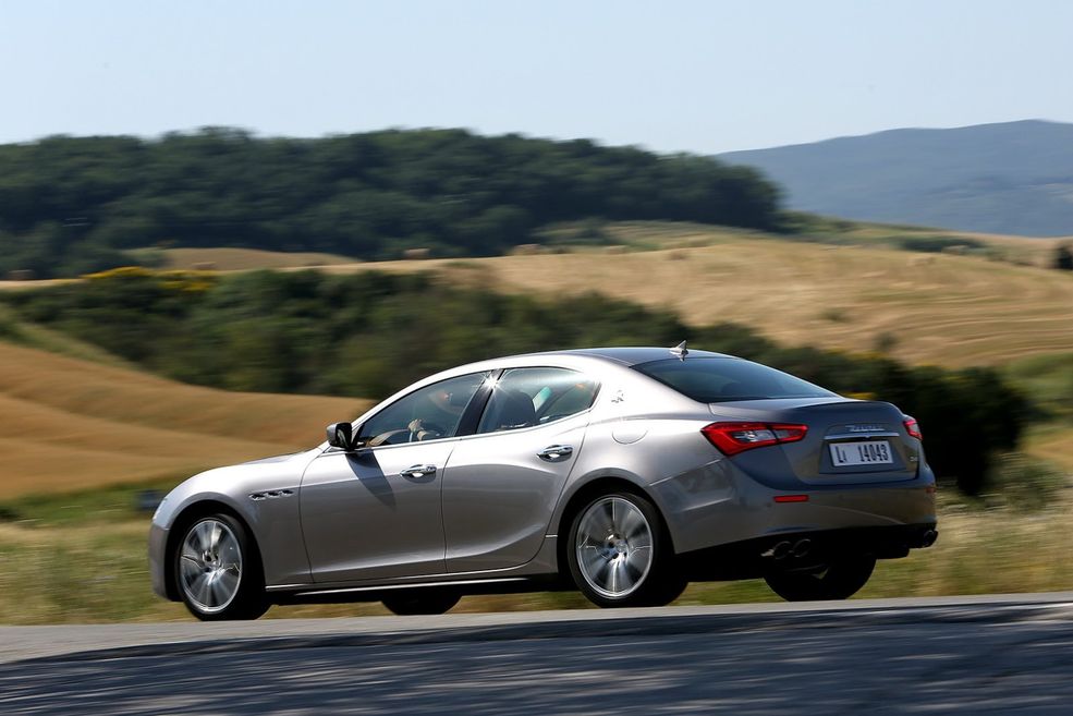 2014-Maserati-Ghibli-25