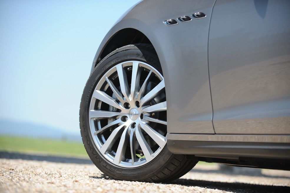 2014-Maserati-Ghibli-7