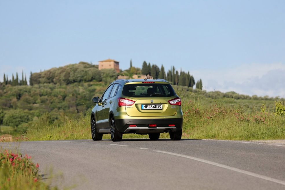 2014 Suzuki SX4 (1)
