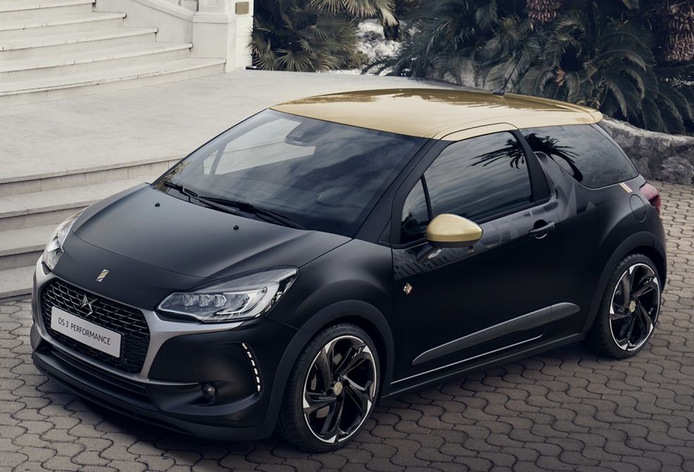Przypomnijmy, że wersja Performance zastąpiła odmianę Racing po tym, jak DS 3 stał się po prostu DS-em z Citorëna. Auto postradało bardzo zgrabną i pasującą atrapę chłodnicy z szewronem. Zyskało za to trochę koni mechanicznych.
