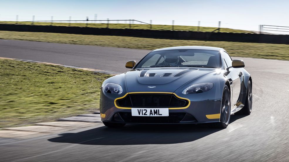 Aston Martin ograniczy liczbę V12 Vantage'ów S na rynek amerykański do 100 sztuk. W Europie nie będzie limitów sprzedaży auta z tą przekładnią. Wersja z manualną przekładnią będzie opcją niewymagającą dopłaty.