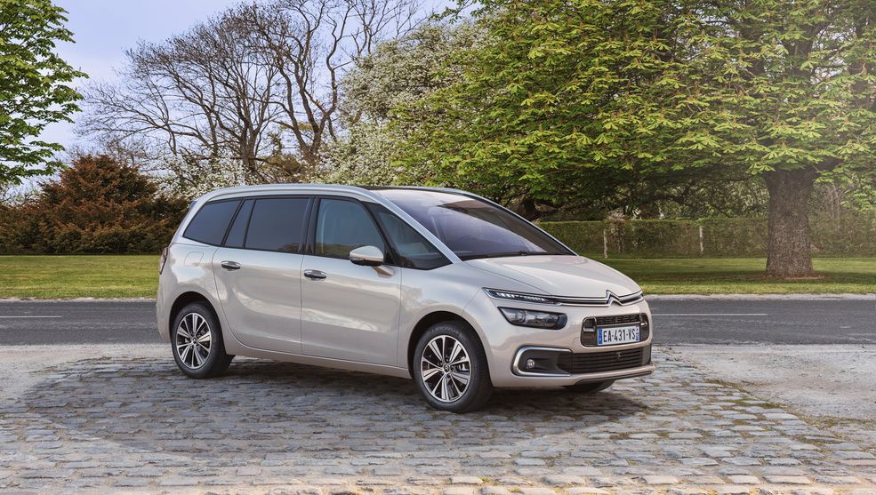 Na pokładzie C4 Picasso i Grand Picasso znajdziemy teraz także szereg dodatkowych systemów poprawiających bezpieczeństwo. Będzie to między innymi Lane Departure Waring, Blind Spot Monitoring, Active Cruise Control z funkcją zatrzymywania auta, Active Safety Brake oraz Collision Risk Alert.