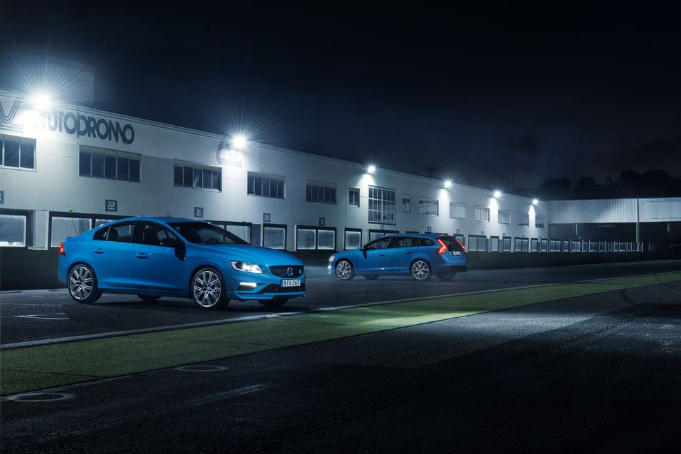 Nowe Volvo od Polestara są najszybszymi autami drogowymi, jakie ten nadworny tuner stworzył. Wraz z ich wprowadzeniem Szwedzi zaczynają oferować je już nie w 13 krajach jak do tej pory, ale w aż 47. Zwiększona zostanie także roczna produkcja maszyn Polestara. Liczba wzrośnie dwukrotnie, z 750 do 1500.
