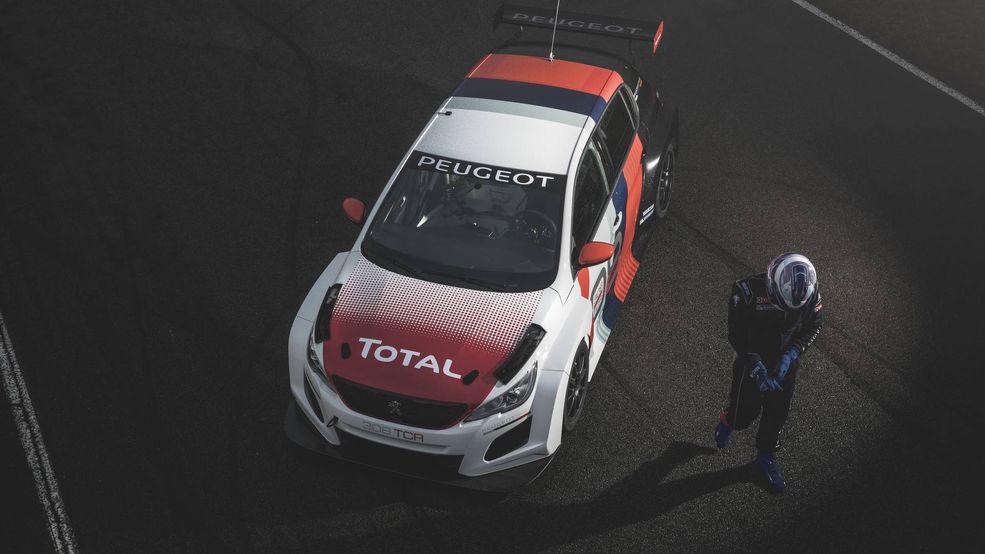 Kierowcą testowym Peugeota 308 TCR został w grudniu David Pouget. Nie znamy jeszcze dokładnej daty debiutu samochodu i nie wiemy, jak będzie wyglądało zainteresowanie klientów. Jeżeli kupią te auta, będziemy je oglądać na torze, jeżeli nie, to trudno. Wyścigi TCR mają to do siebie, że panuje tu pełna swoboda i wolność wyboru auta przez zespoły.