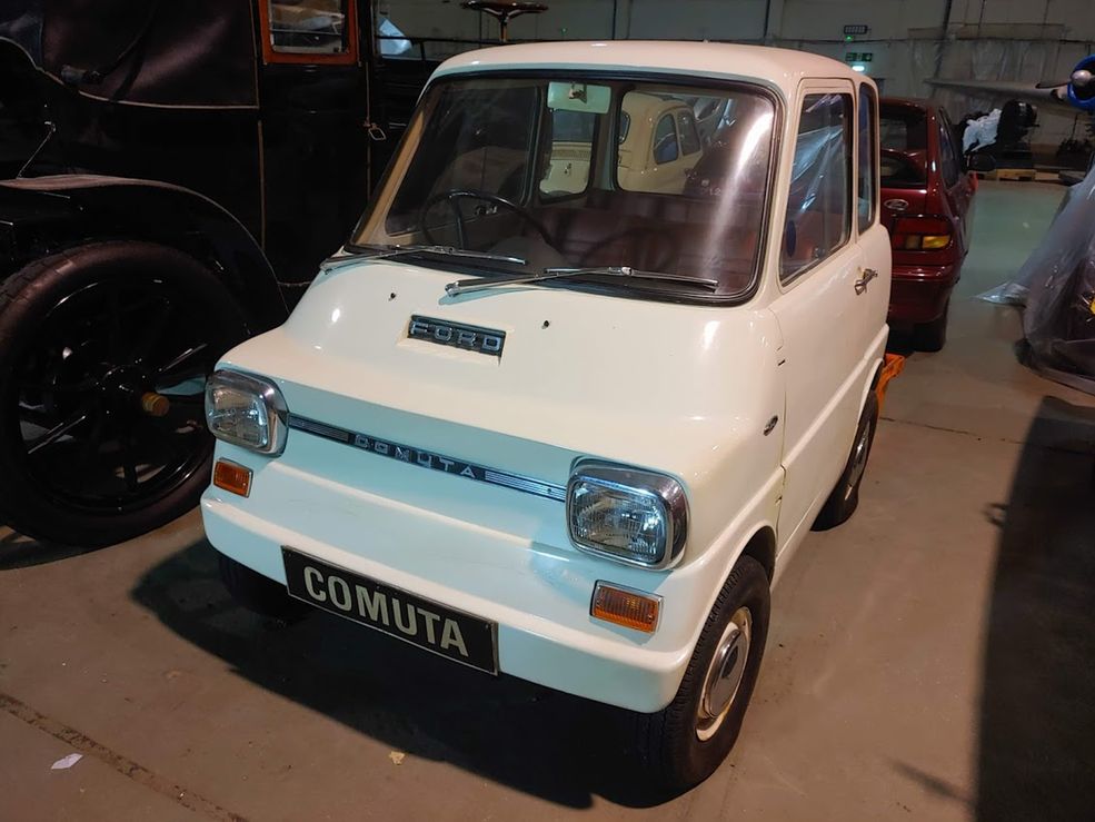 Ford Comuta - elektryczny samochód Forda z lat 60. Jego zasięg wynosi 60 km przy prędkości 40 km/h, choć był w stanie rozpędzić się do 60 km/h. Dokładna ilość wyprodukowanych egzemplarzy jest nieznana.