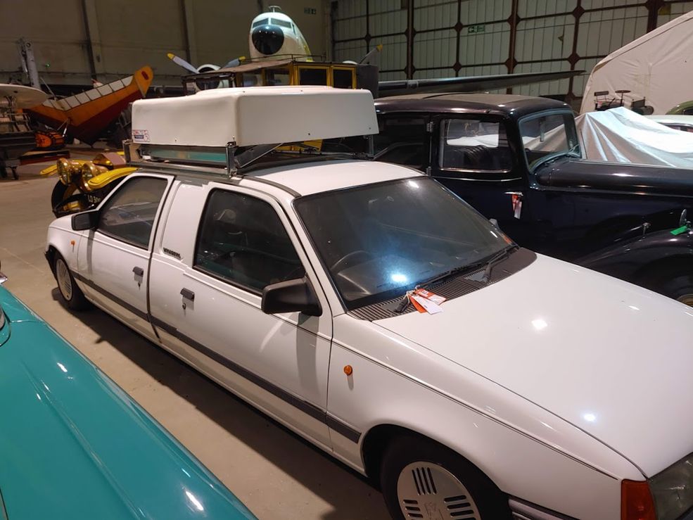 Opel Kadett E z dwoma przodami