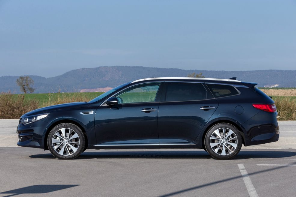 Kia Optima SW vs Kia Optima Sportspace Concept jak