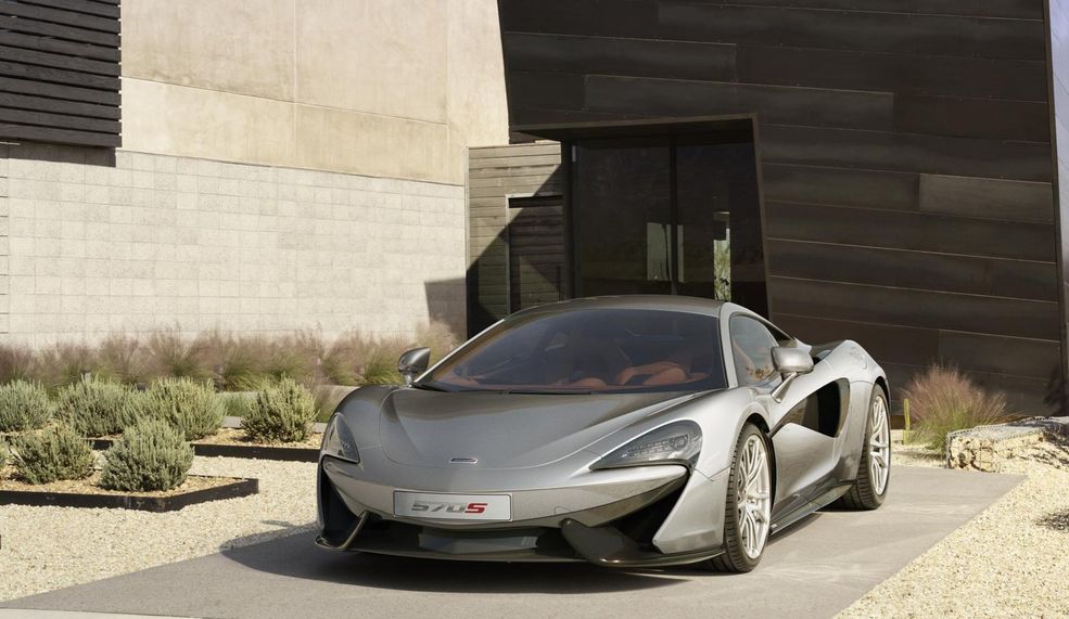 McLaren 570S - 0-100 km/h: 3,1 s